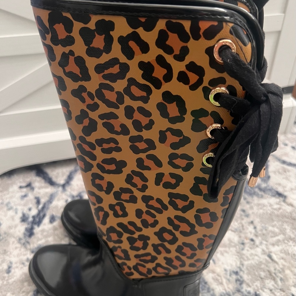 Like new Coach Leopard winter boots